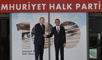Erdoğan 18 yıl sonra CHP Genel Merkezi'nde
