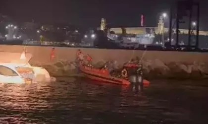 Tekne mendireğe çarptı