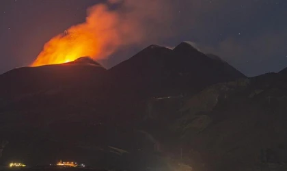 Etna Yanardağı lav püskürtmeye başladı