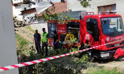 Kontrolden çıkan traktör dere yatağına uçtu!