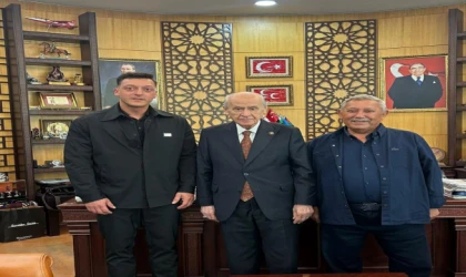 Mesut Özil, MHP Lideri Bahçeli'yi ziyaret etti