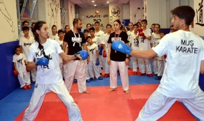 Muş’ta Antrenör Çift, Karate Şampiyonları Yetiştiriyor