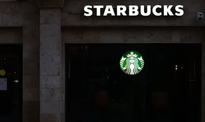 Starbucks CEO’su uçak tepkisi