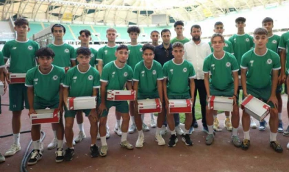 Konyaspor U16 takımını ödüllendirdi!