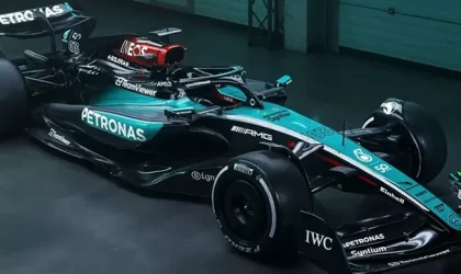 Mercedes, Petronas'ın 50. yılını özel tasarımla kutluyor