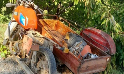 Sepetli motosiklet şarampole devrildi: 1 ölü, 2 yaralı