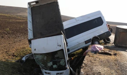 3 aracın karıştığı kazada, 15'i öğretmen 17 kişi yaralandı