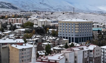 Erzurum’a mevsimin ilk karı yağdı