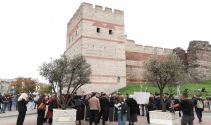 İkbal ve Ayşenur için surlarda saygı nöbeti