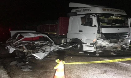 Konya’da TIR'la çarpışan otomobilin sürücüsü öldü