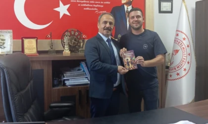 Türkçe öğretmeni Melih İlkin kitap yazdı