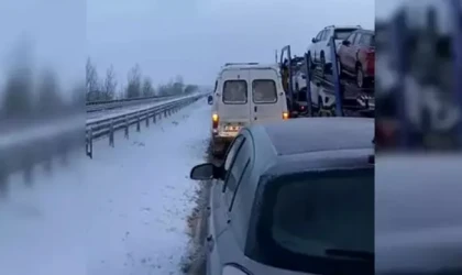 Çankırı'da buzlanma Samsun-İstanbul yolunda aksama