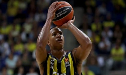 Devon Hall, sol elinden operasyon geçirdi