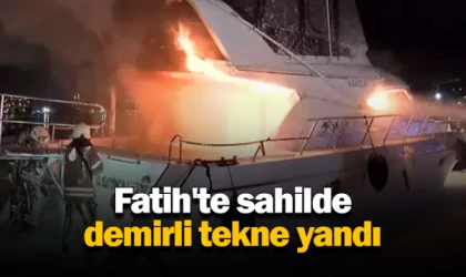 Fatih'te sahilde demirli tekne yandı