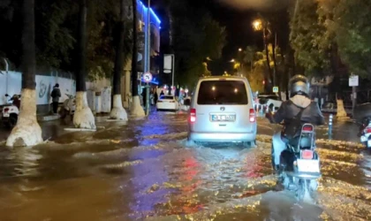 Fethiye'de şiddetli yağış taşkınlara neden oldu