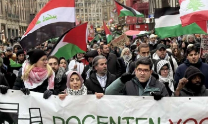 İsrail'in Gazze'deki saldırıları Amsterdam'da protesto edildi