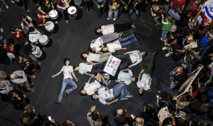 İsrailliler, esir takası için Tel Aviv'de protestolara devam ediyor