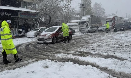 Kahramanmaraş-Kayseri yolu kar ve tipi nedeniyle kapandı