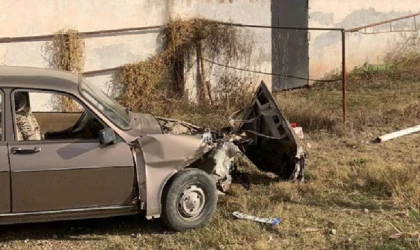 Manisa'da trenin çarptığı otomobilin sürücüsü yaralandı