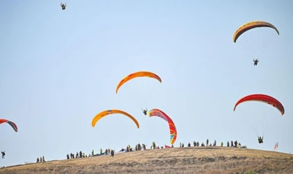 Yamaç Paraşütü Festivali başladı