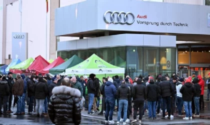 Audi Brüksel fabrikası çalışanları gösteri düzenledi