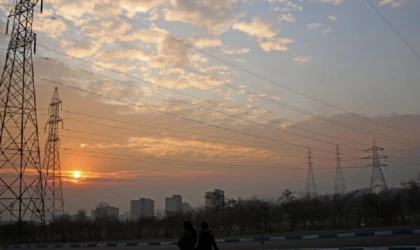 Petrol zengini İran, enerji krizini aşmaya çalışıyor