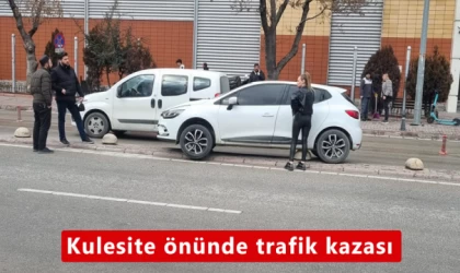 Kulesite önünde trafik kazası