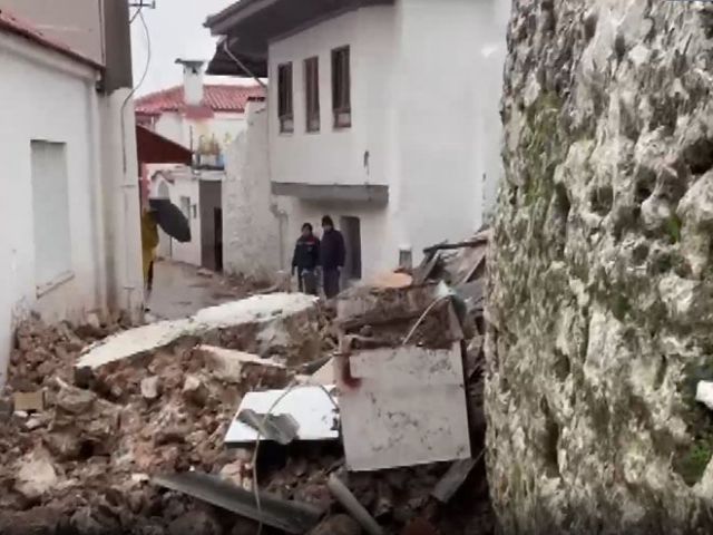 Muğla'da şiddetli yağışlar nedeniyle toprak kayması ve su baskınları yaşandı