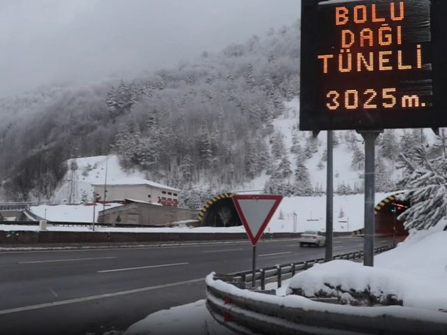 Bolu Dağı'nda kar etkili oluyor