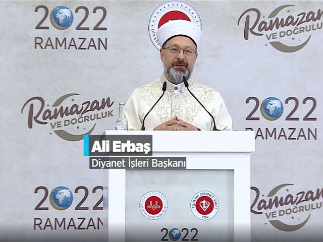 Diyanet İşleri Başkanı Erbaş: Beş vakit namazda olduğu gibi teravih namazı da camilerimizde cemaatle