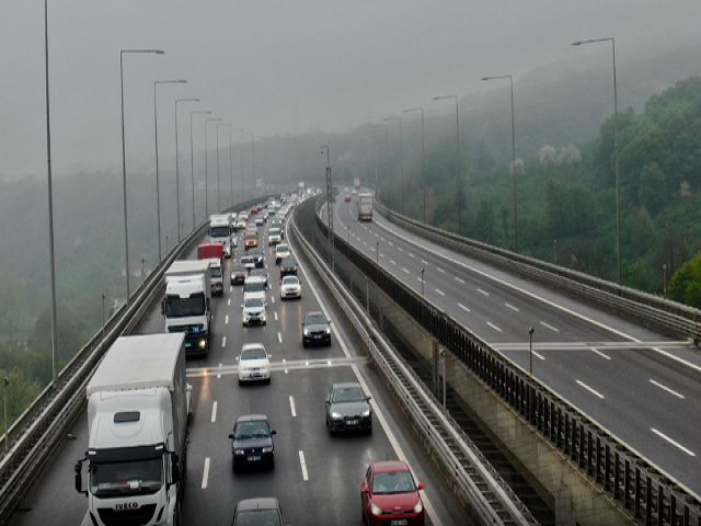 Anadolu Otoyolu'nda bayram trafiği yoğunluğu başladı