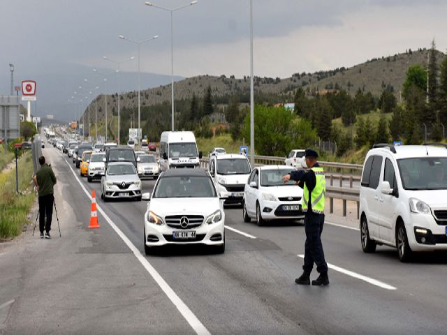 "Kilit kavşak" Kırıkkale'de bayram öncesi trafik yoğunluğu arttı