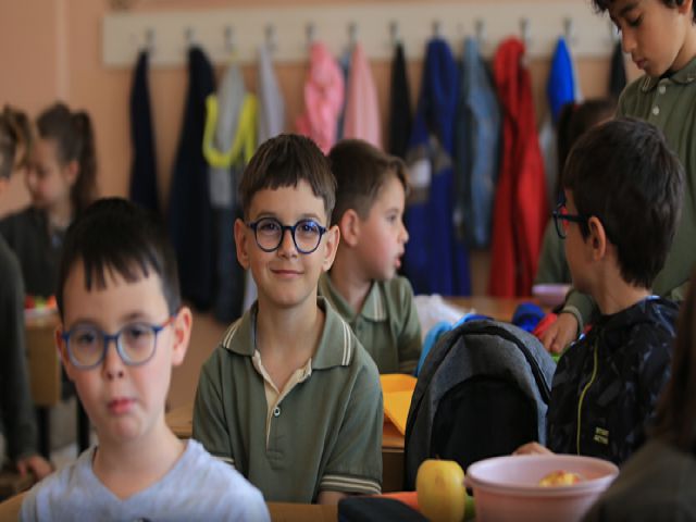 Öğrenciler sınıflara maskesiz girmenin mutluluğunu yaşadı