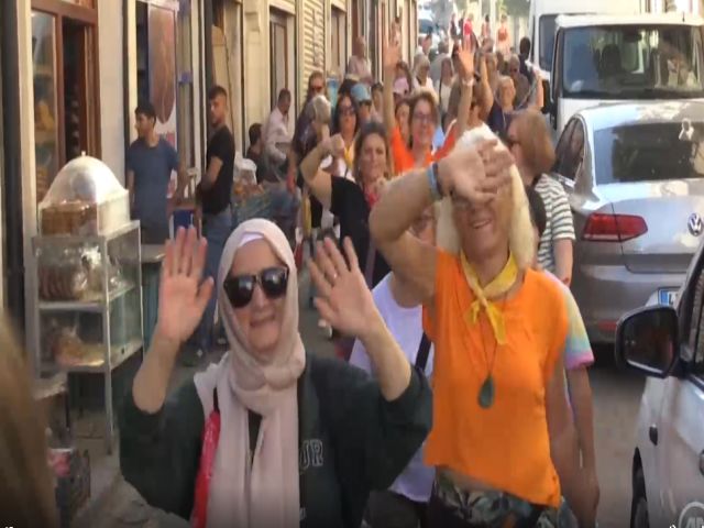 'Engelsiz tur' ile ülkenin tarihi ve kültürel zenginliğini işaret diliyle öğreniyorlar