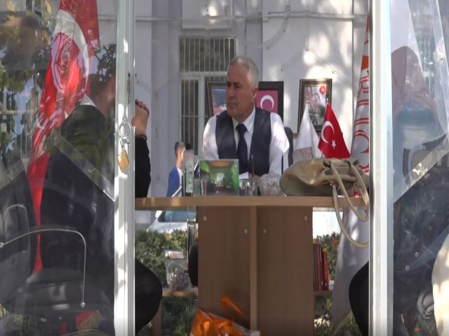 "Şeffaf makam odasını" vatandaşın ayağına götürüyor