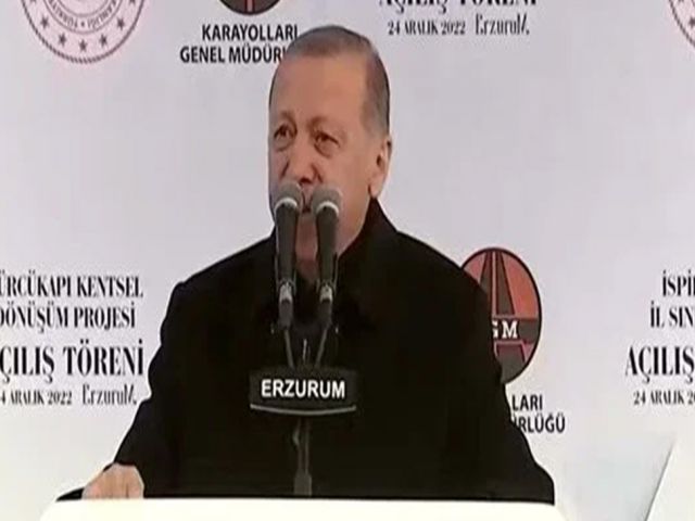 Erdoğan'ın konuşması - "Türkiye Yüzyılı" şarkısının çalınması - Alandaki vatandaşların şarkıya eşlik