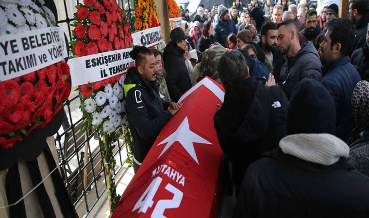 Depremde hayatını kaybeden milli hentbolcu Cemal Kütahya ile oğlunun cenazesi Konya'da defnedildi