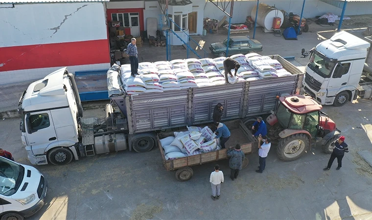 Konya'dan Hatay'a 10 tır besi ve süt yemi gönderildi