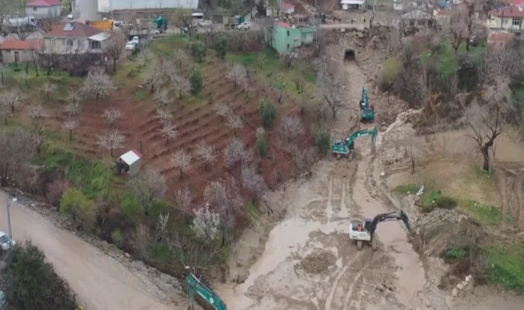 Adıyaman'da selde kaybolan iki kişiye ait bazı eşyalar bulundu