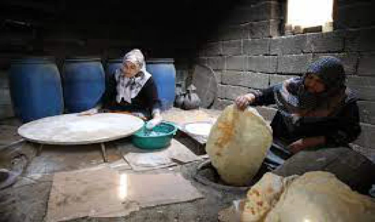 Depremzedelerden depremzedelere ekmek ve börek desteği