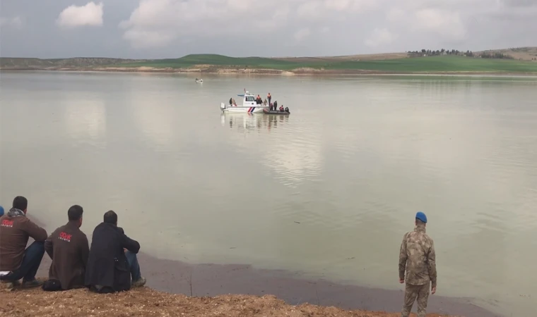 Sele kapılan tırdaki sürücü için arama kurtarma çalışması sürüyor