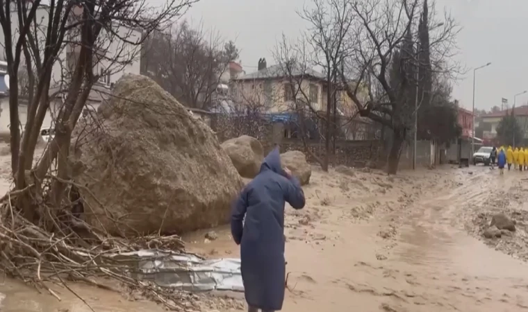 Tut ilçesinde suya kapılan konteynerdeki 1 kişi öldü, 4 kişi kayboldu