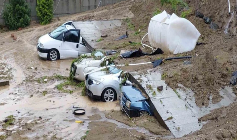 İstinat duvarının çökme anı güvenlik kamarasına yansıdı