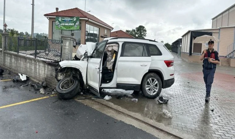 Kızını YKS'ye yetiştirmek isteyen baba, otomobilin duvara çarptığı kazada öldü