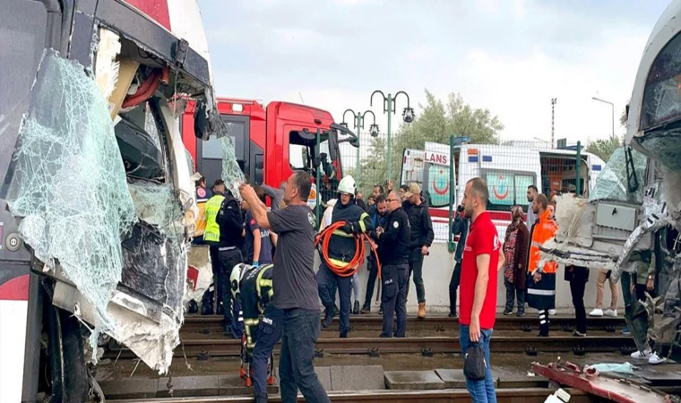 Samsun'da tramvayların çarpışması sonucu 26 kişi yaralandı