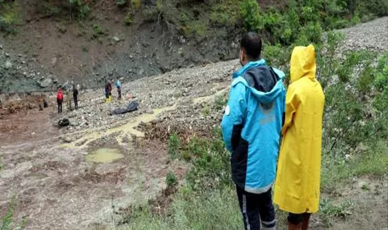 Sel sularına kapılan 2 kişiden biri ölü bulundu