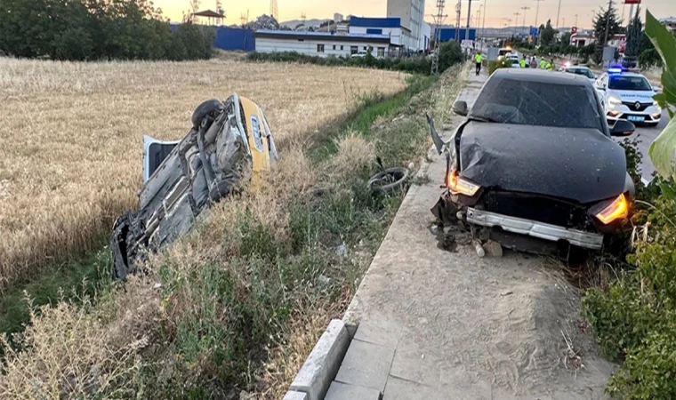 İki otomobilin çarpışması sonucu 3 kişi yaralandı