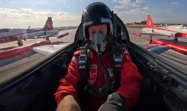 Hava Kuvvetleri Komutanı Orgeneral Kadıoğlu "Türk Yıldızları" ile uçtu