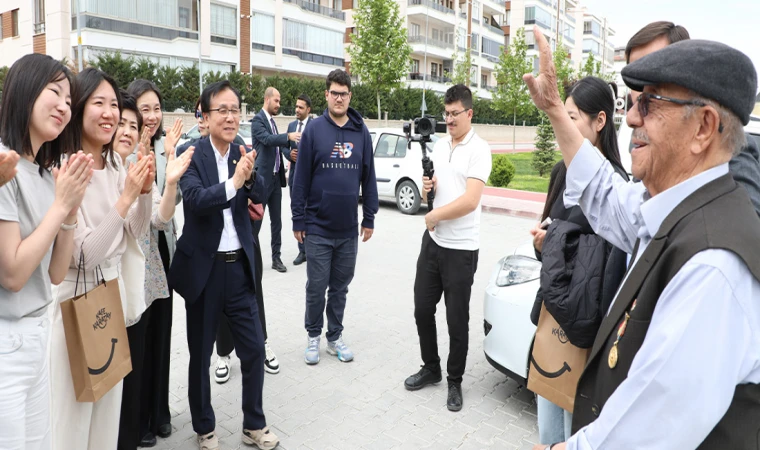 Konyalı Kore gazisine Seul'den ziyaretçi sürprizi