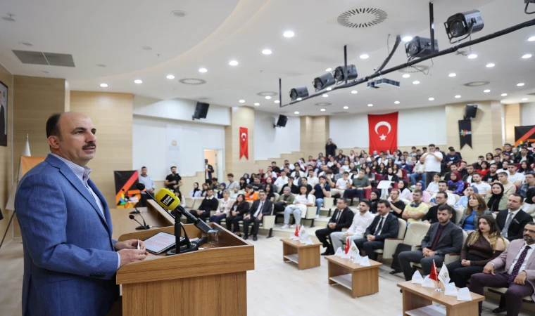 Başkan Altay Selçuk Üniversitesi Öğrencileriyle Buluştu